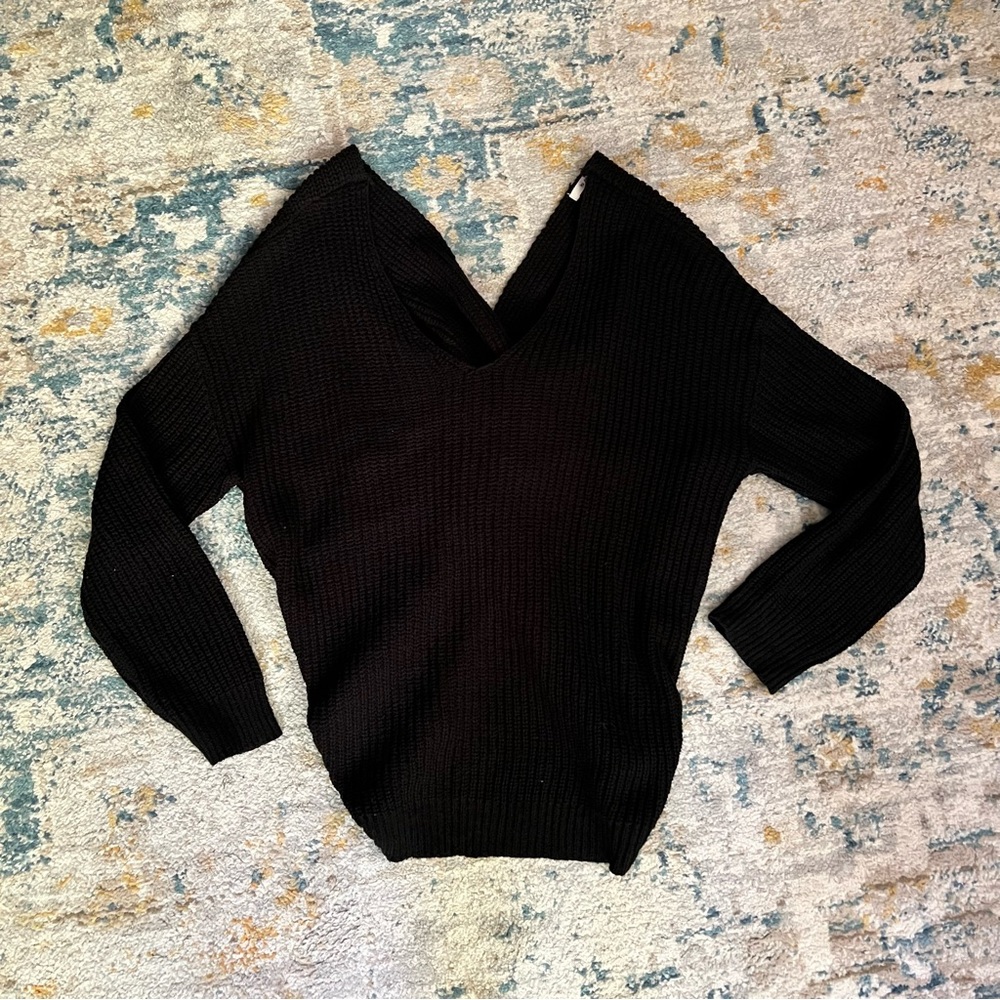 Black tie back v-neck knit sweater